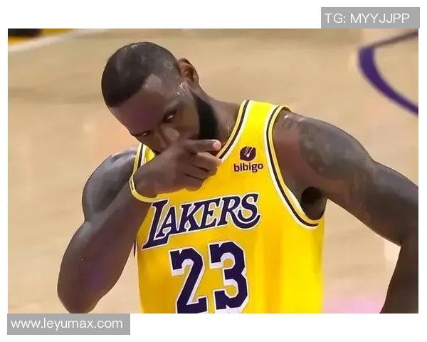 雷迪克揭秘掩护战术背后詹姆斯错位优势的秘密与策略